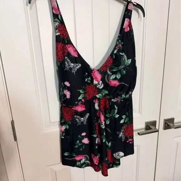 5X Swim Top Torrid Black Floral Skull pit-pit 25”relax to 30” stretched C7379 - Picture 1 of 4